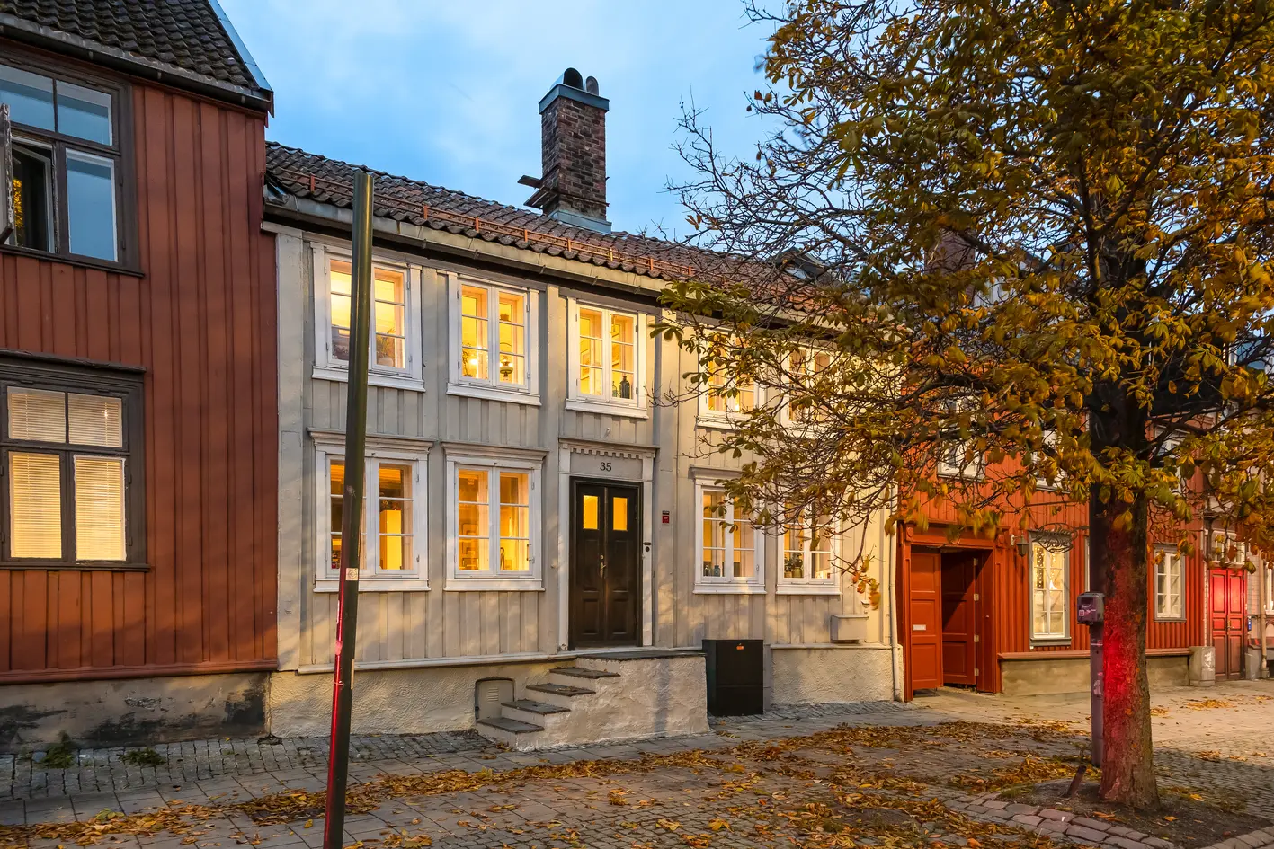 Historisk tomannsbolig – stor solrik veranda, leieinntekter og sentral beliggenhet i hjerte av Trondheim