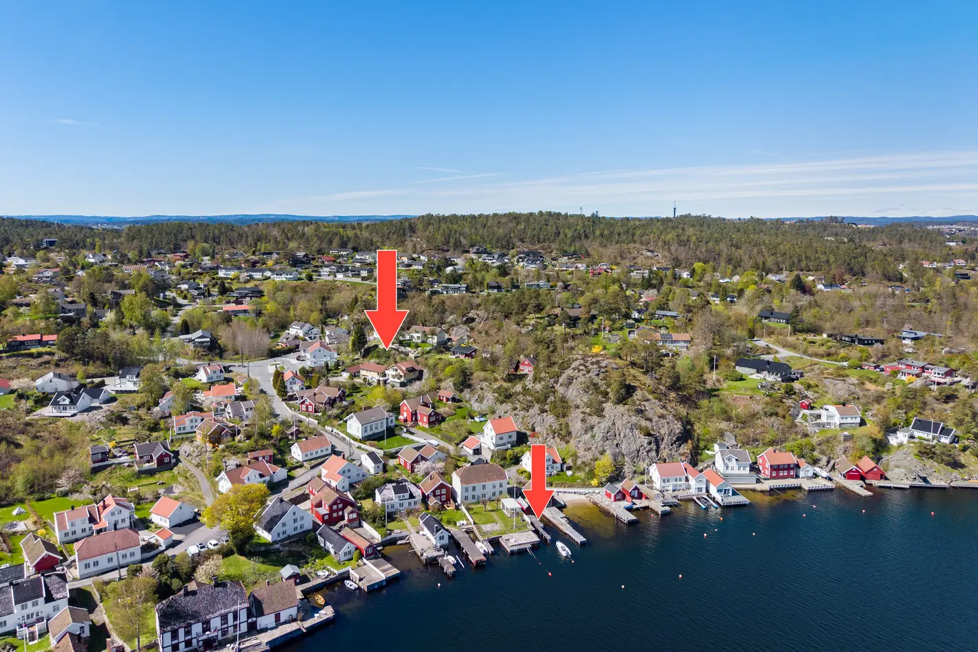 Stor, innholdsrik eiendom m/fleksibel planløsning-Romslig, usjenert tomt(2662 m2)-Nydelig sjøutsikt-Brygge m/sjøbod photo 2