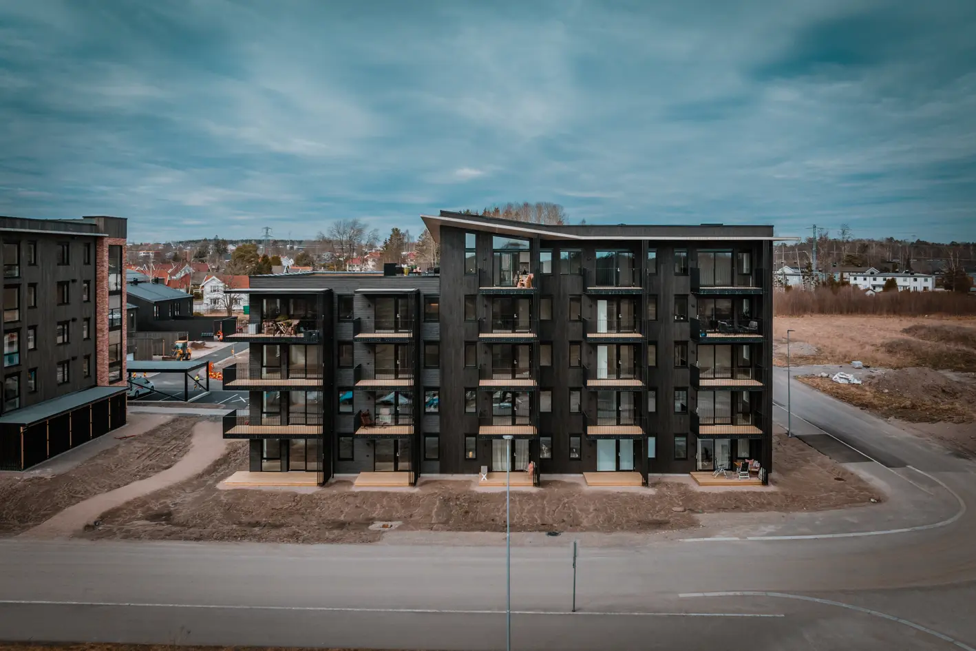 TOPPETASJEN OG MED TAKTERRASSE Enorm takhøyde, 2 terrasser med sola fra morgen til kveld og to soverom. photo 3