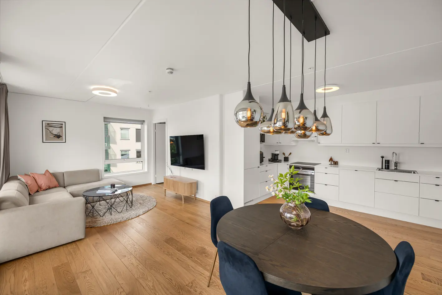 Stor og moderne 4-roms hjørneleilighet - Sentralt på Løren - TG1 på alt - Garasje m/lader - A-konto oppvarming/v.v ink.  photo 5