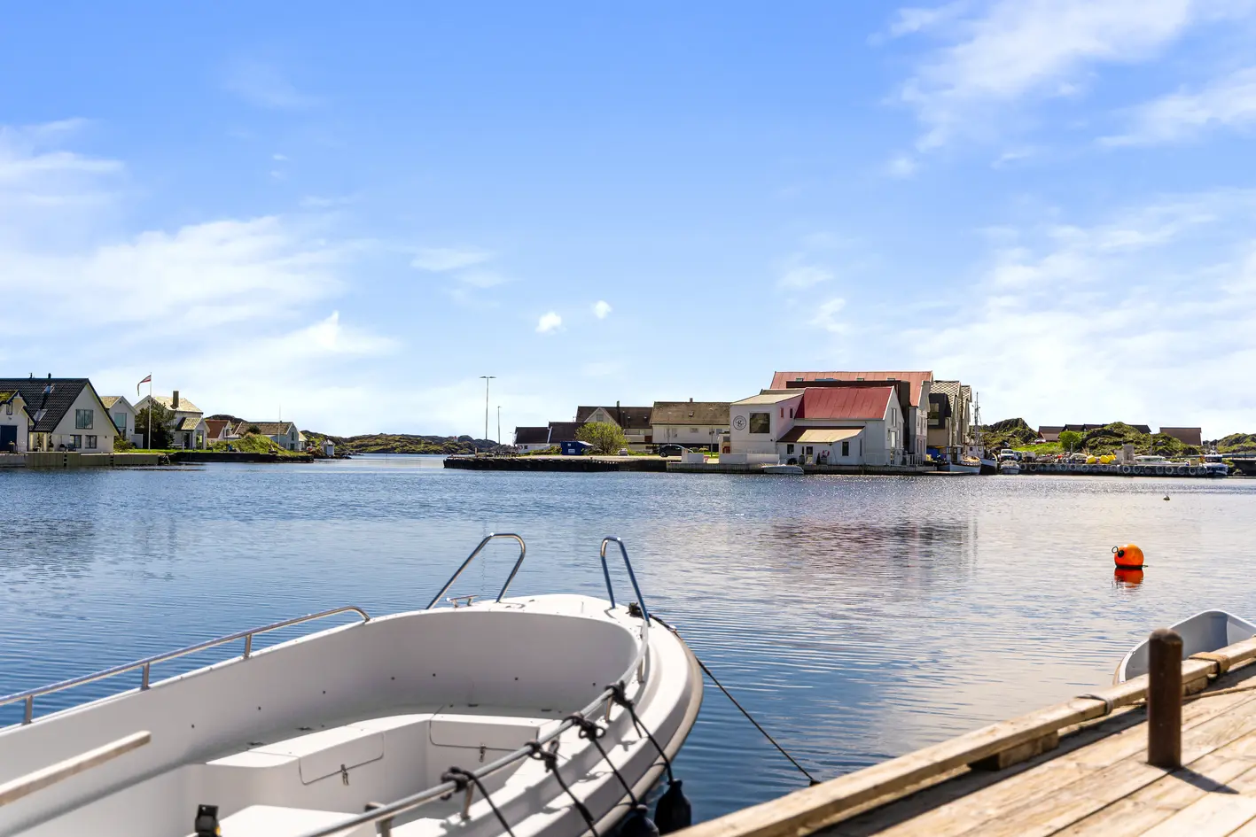 Fantastisk eiendom med bryggeanlegg og sjøhus - her får du hus og hytte i ett! photo 4