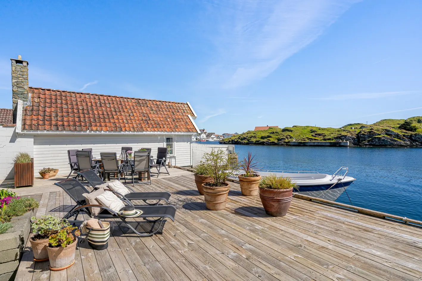 Fantastisk eiendom med bryggeanlegg og sjøhus - her får du hus og hytte i ett! photo 3