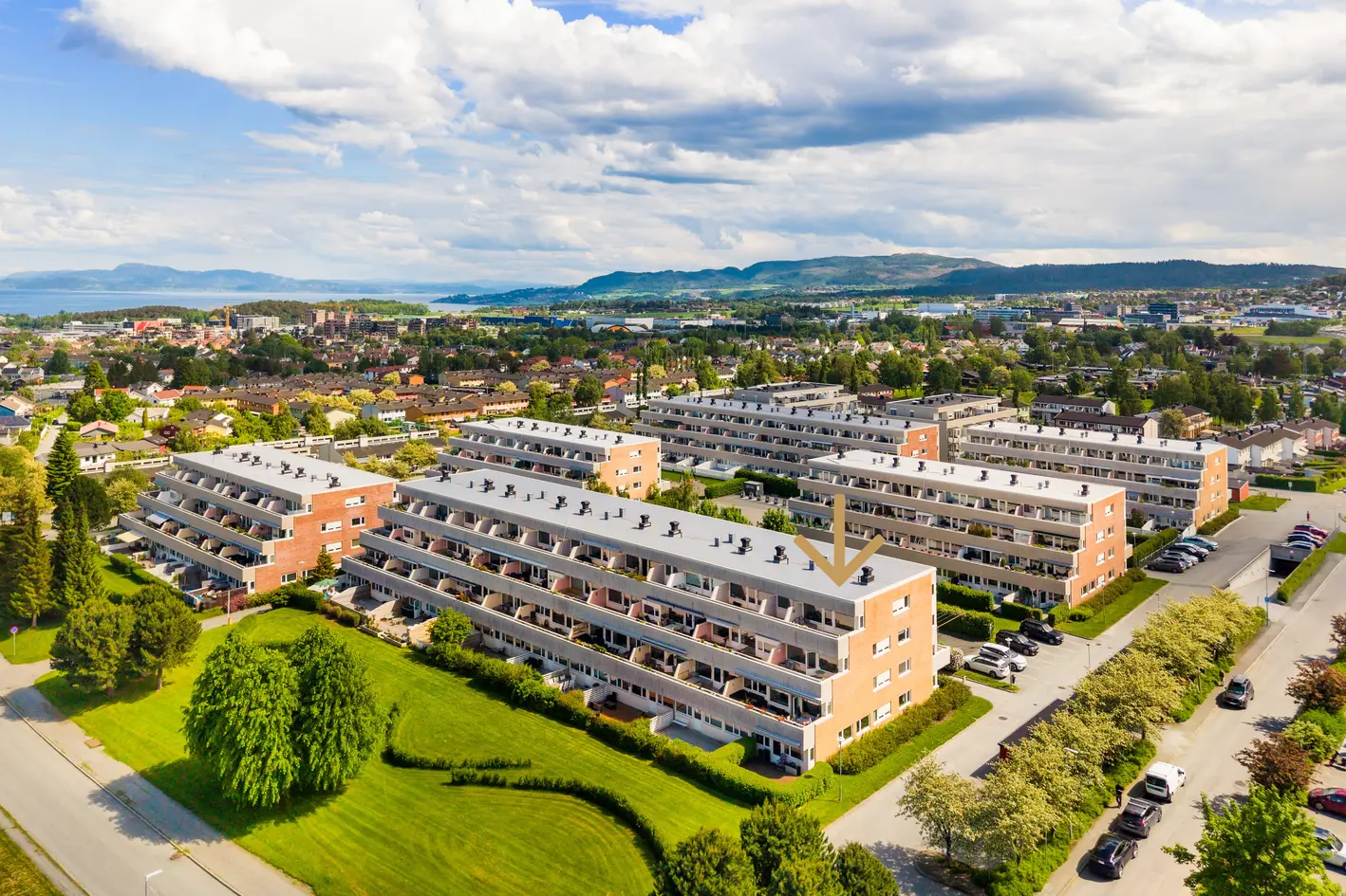 Lekker 3-roms topp- og endeleilighet med solrik balkong og nydelig utsikt. P-plass i kjeller. Attraktiv beliggenhet. - View 3