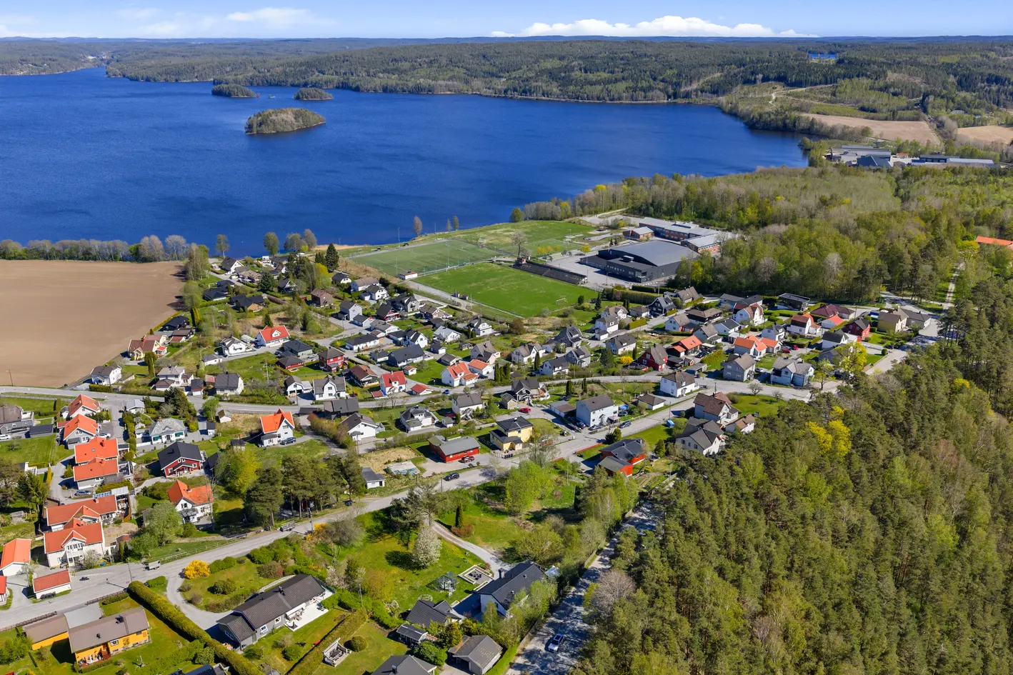 Romslig tomt med utsyn mot Femsjøen og omkringliggende områder photo 3