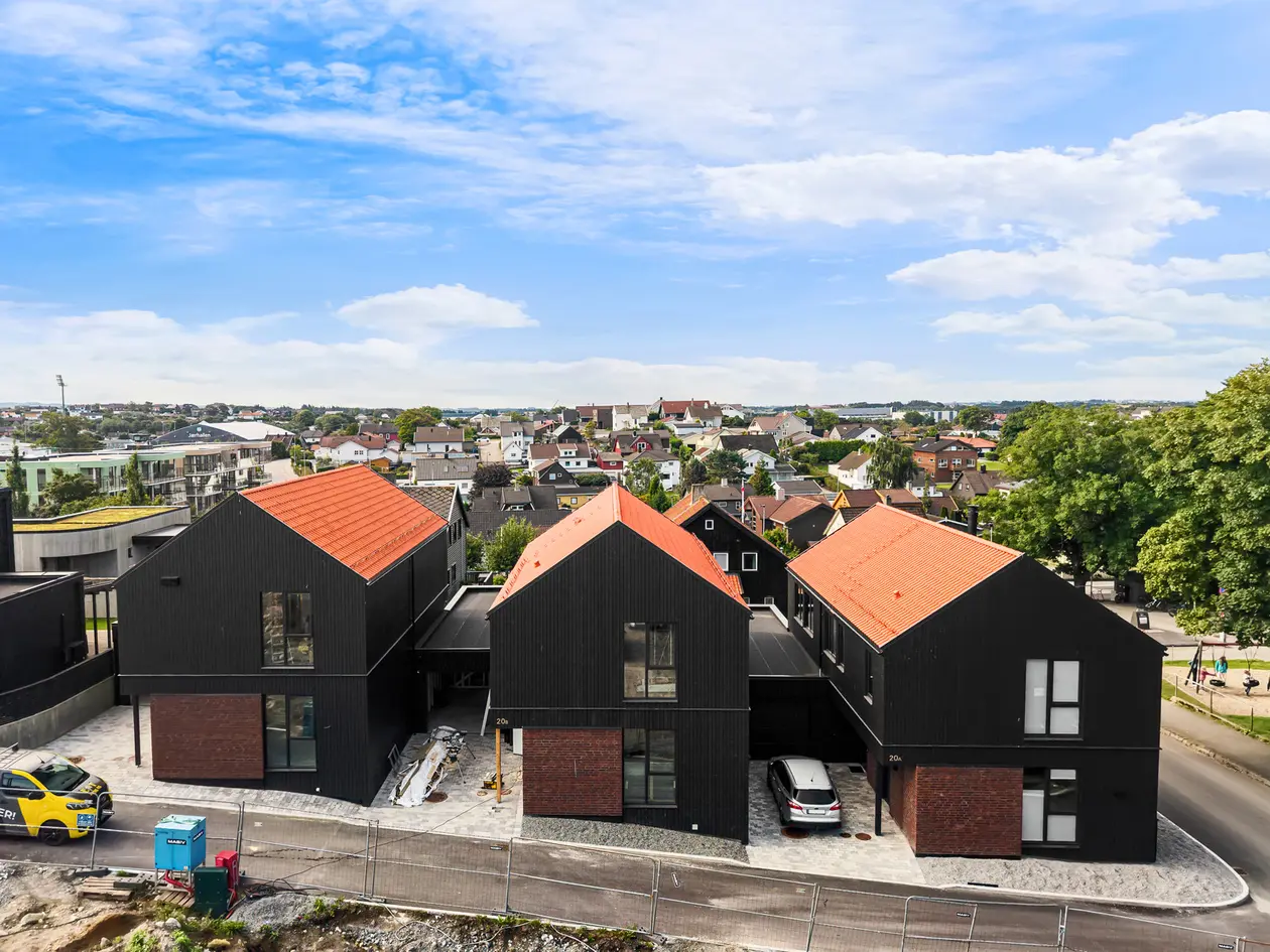 Kun èn igjen og bygging godt i gang! Tre delikate og innholdsrike eneboliger med barnevennlig beliggenhet. photo 4