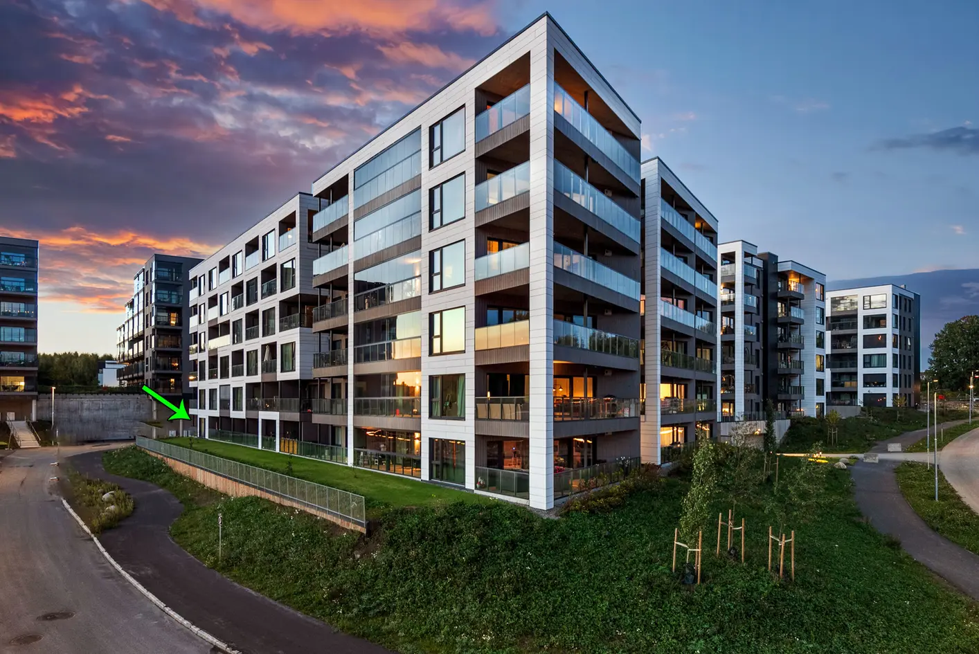 Moderne 4-roms selveier hjørneleilighet fra 2022 i høy 1. etg - Vestvendt terrasse på 11 kvm - Vannbåren varme