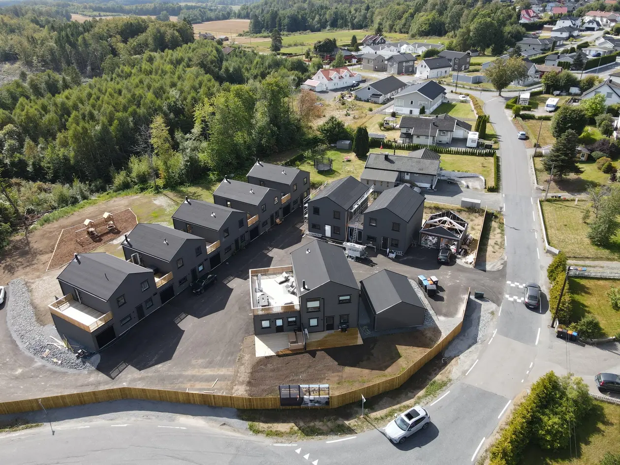 Verningen - 2 stk enebolig i kjede med garasje - Tilnærmet ferdigstilt utvendig - Rask overtagelse - Kan tilpasses inne