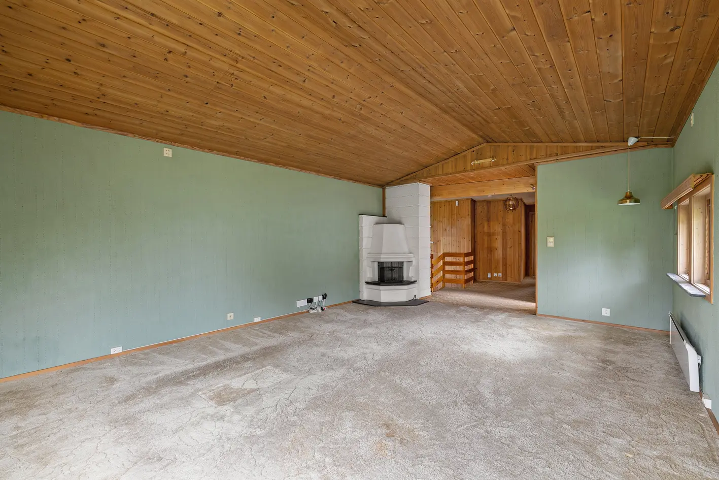 Familievennlig halvpart tomannsbolig o/2 plan! Skjermet uteplass og velholdt hage - Carport - Moderniseringsbehov! - More