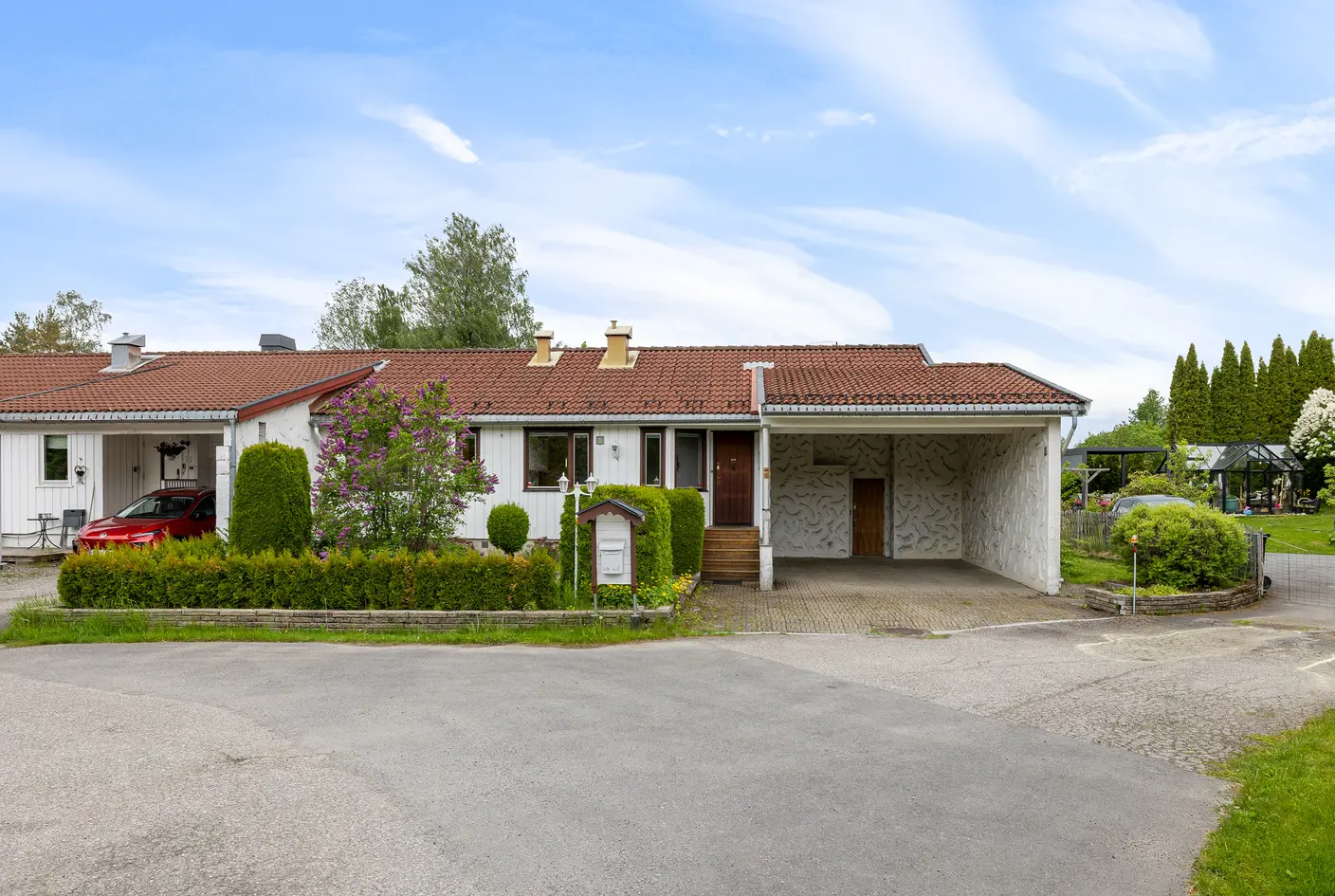 Familievennlig halvpart tomannsbolig o/2 plan! Skjermet uteplass og velholdt hage - Carport - Moderniseringsbehov! - View 3