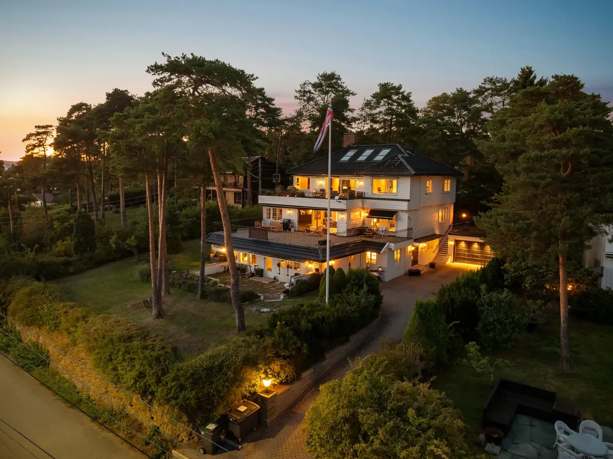 Unik toppleilighet på 193m² gulvareal på øyas solside. Stor, solrik terrasse. Fantastisk utsikt. Nærhet til badestrand photo 2