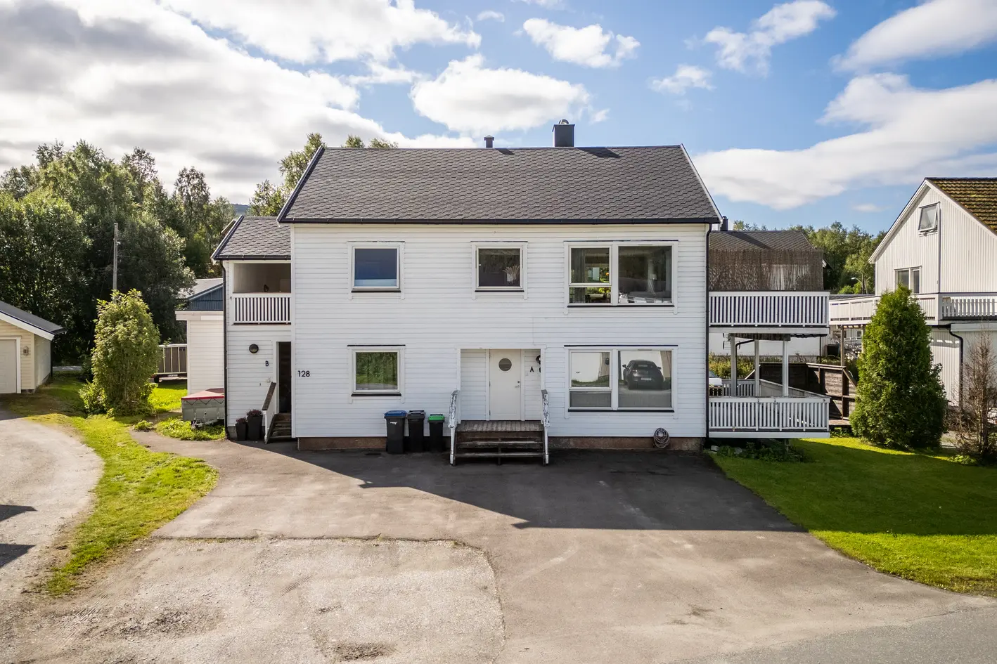 NY PRIS! Påkostet og flott bolig| Stabile leieinntekter på kr 8000 i mnd| Betydelig oppgradert| Solrik balkong photo 3