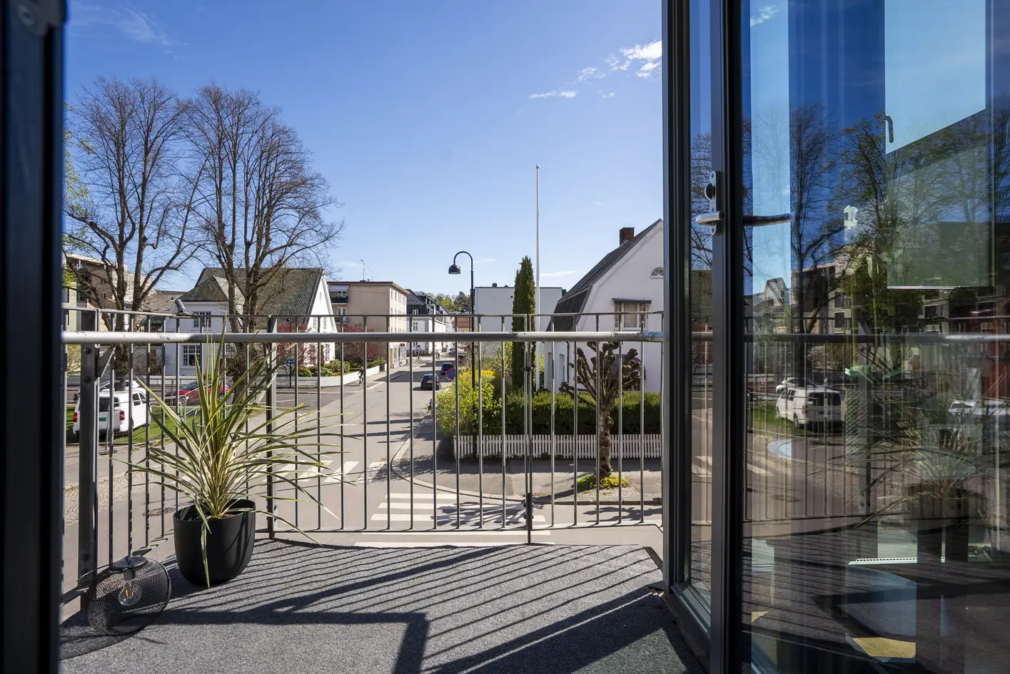 Sentrumsleilighet | Selveier | 2 soverom | Garasje | Balkong | Heis photo 2