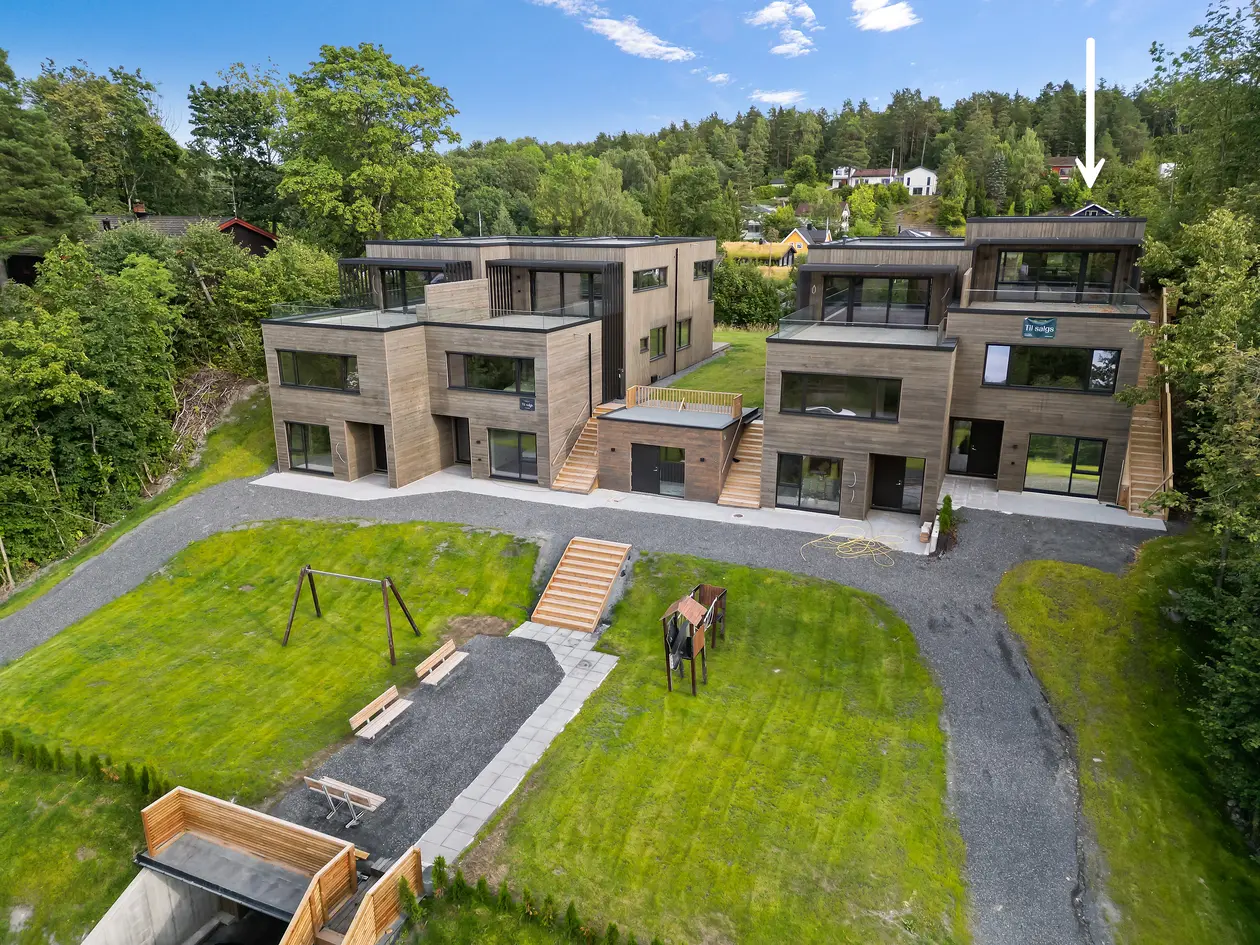 Lekker og topp moderne familiebolig - Takterrasse med nydelig utsikt og meget gode solforhold - To garasjeplasser