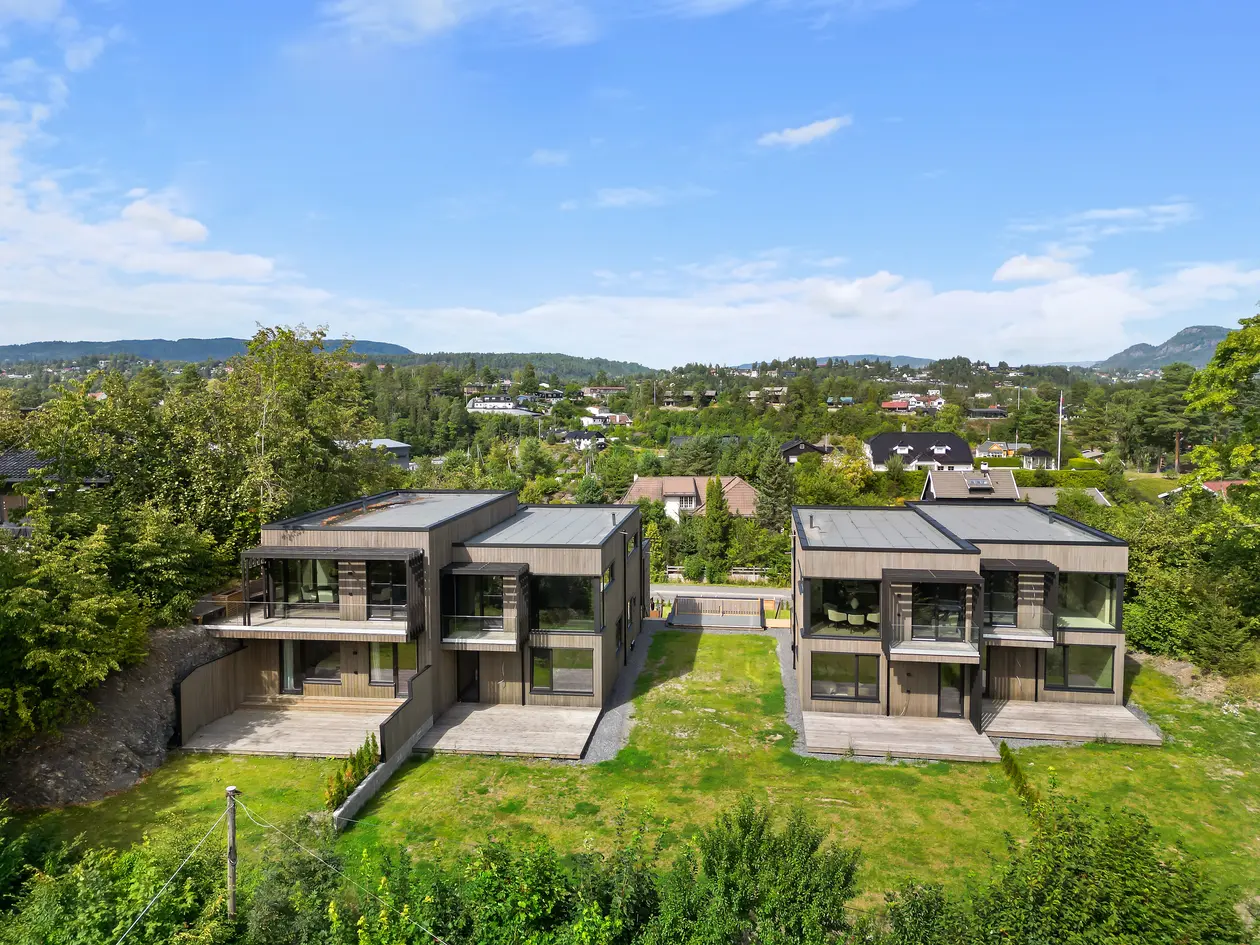 Lekker og topp moderne familiebolig - Takterrasse med nydelig utsikt og meget gode solforhold - To garasjeplasser photo 3