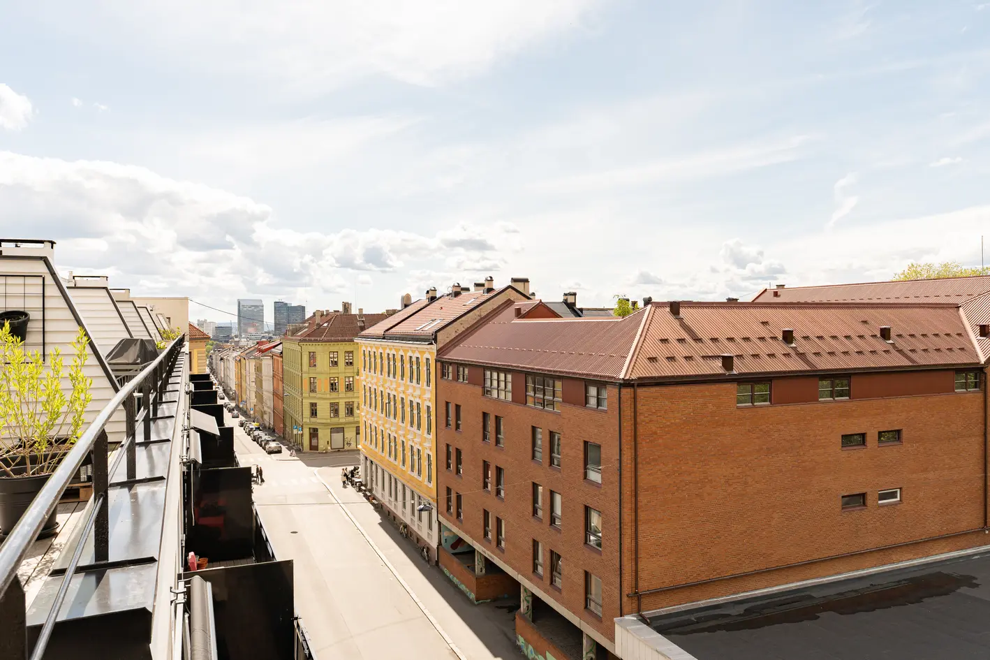 Attraktiv 2-roms toppleilighet med solrike uteplasser. Takterrasse, balkong og nydelig utsikt. Moderne standard.  photo 5