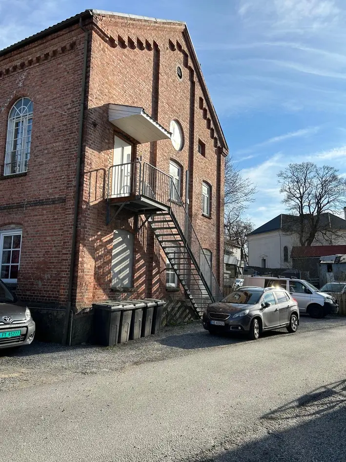 Hel firemannsbolig med sentral beliggenhet og gode leieinntekter - parkering på tomten! photo 4