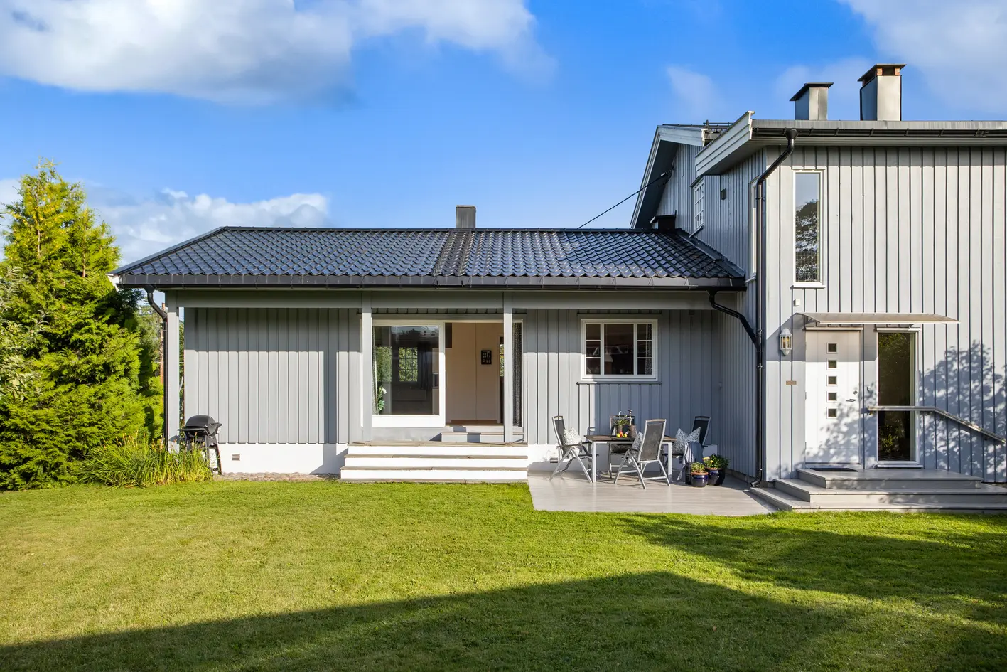 Familiebolig med solrike uteplasser og stor, flott hage | Innholdsrik planløsning | Garasje og carport | Utleiemulighet photo 3