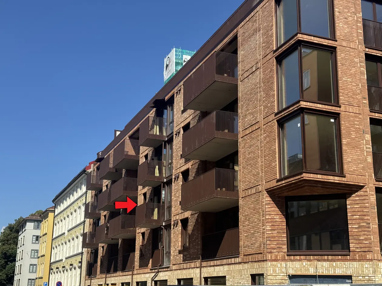 Ny, romslig 2-roms i 3. etasje med sørvestvendt balkong. Sentralt. Lav dok.avg. Ingen forkjøpsrett. Est. ferdig nov/des photo 2