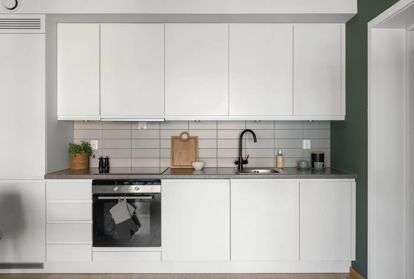 Ny pris! | Strøken leilighet fra 2018 |  4. etasje | Utsikt mot herlige Slottsfjell | Selges med møbler photo 5