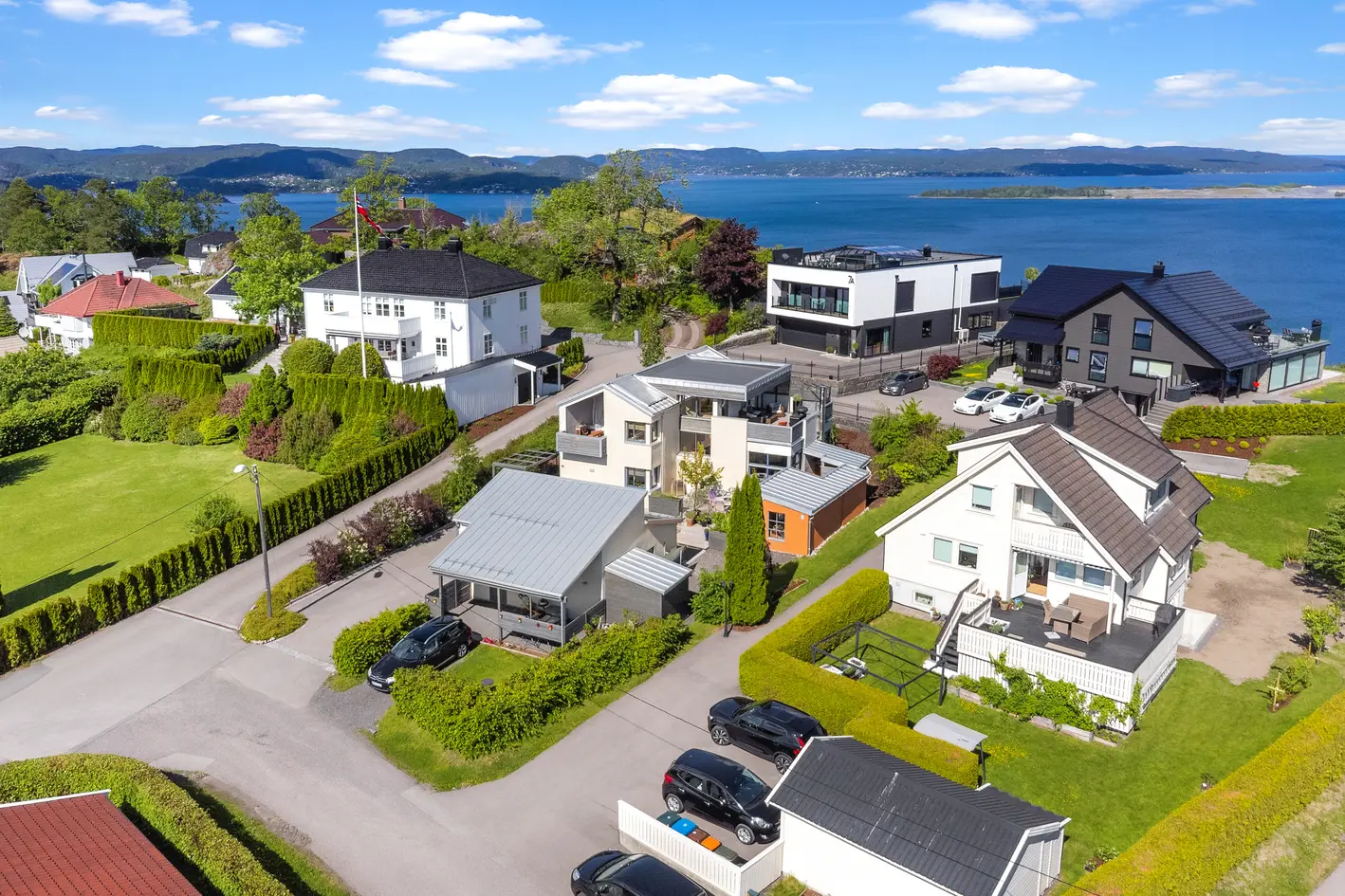 Unik funkisbolig med takterrasse, hagestue og uteboder. Garasje og anneks med studioleil. som har egen hage og p-plass photo 3