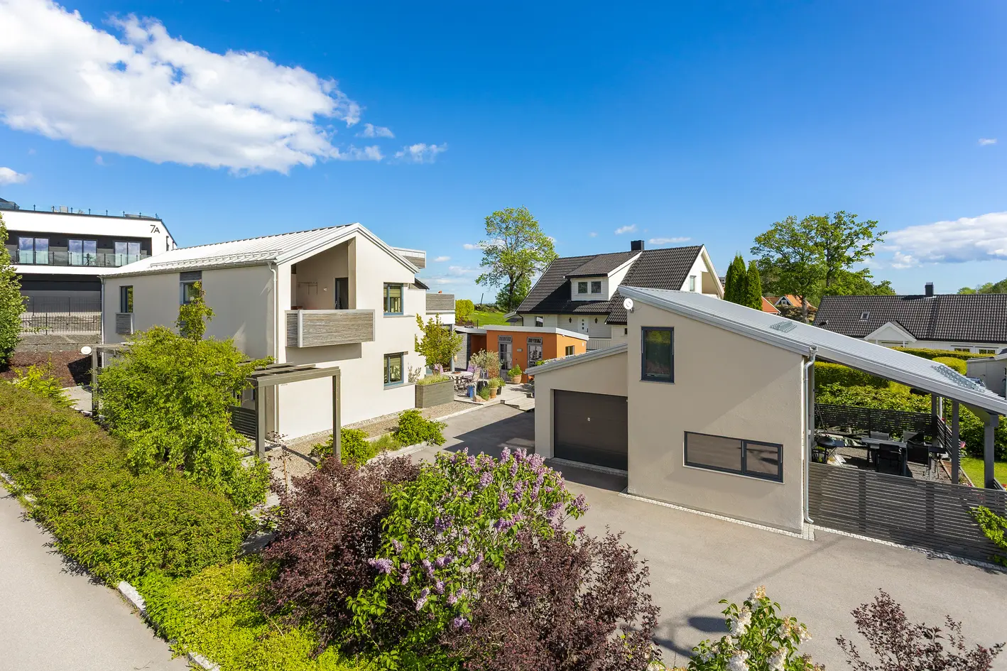 Unik funkisbolig med takterrasse, hagestue og uteboder. Garasje og anneks med studioleil. som har egen hage og p-plass photo 4