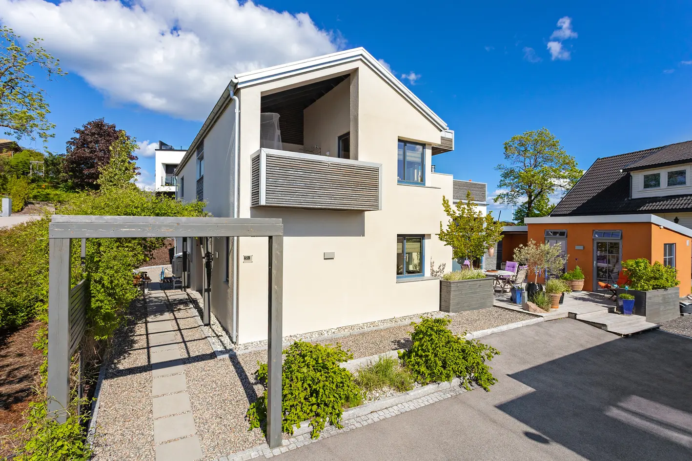 Unik funkisbolig med takterrasse, hagestue og uteboder. Garasje og anneks med studioleil. som har egen hage og p-plass photo 5