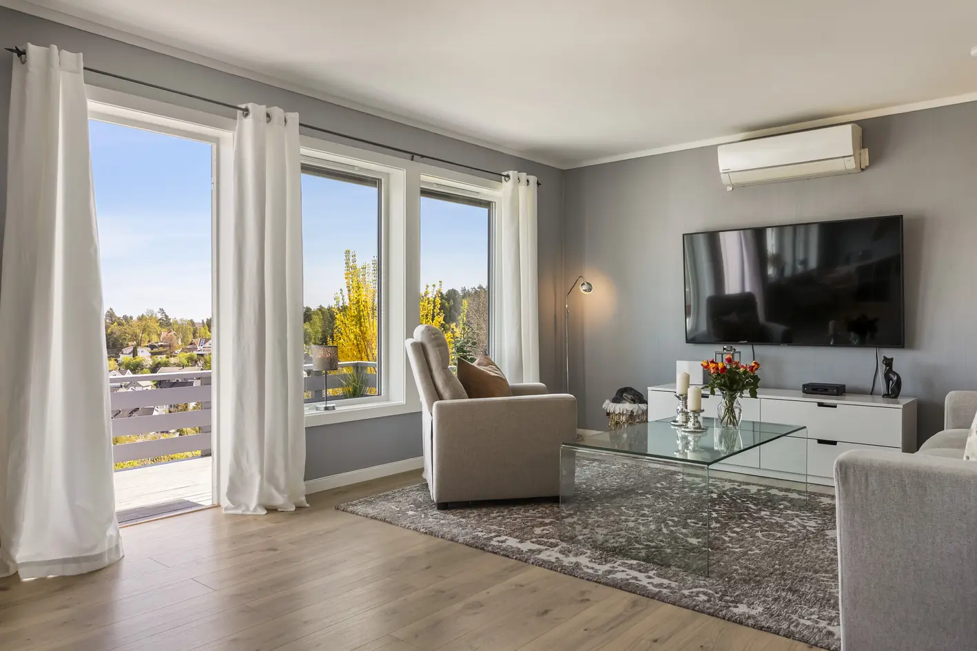 Tiltalende enderekkehus m/3 sov og 3 solrike uteplasser | Garasje m/elbillader | Barnevennlig og sjønært! - View 3