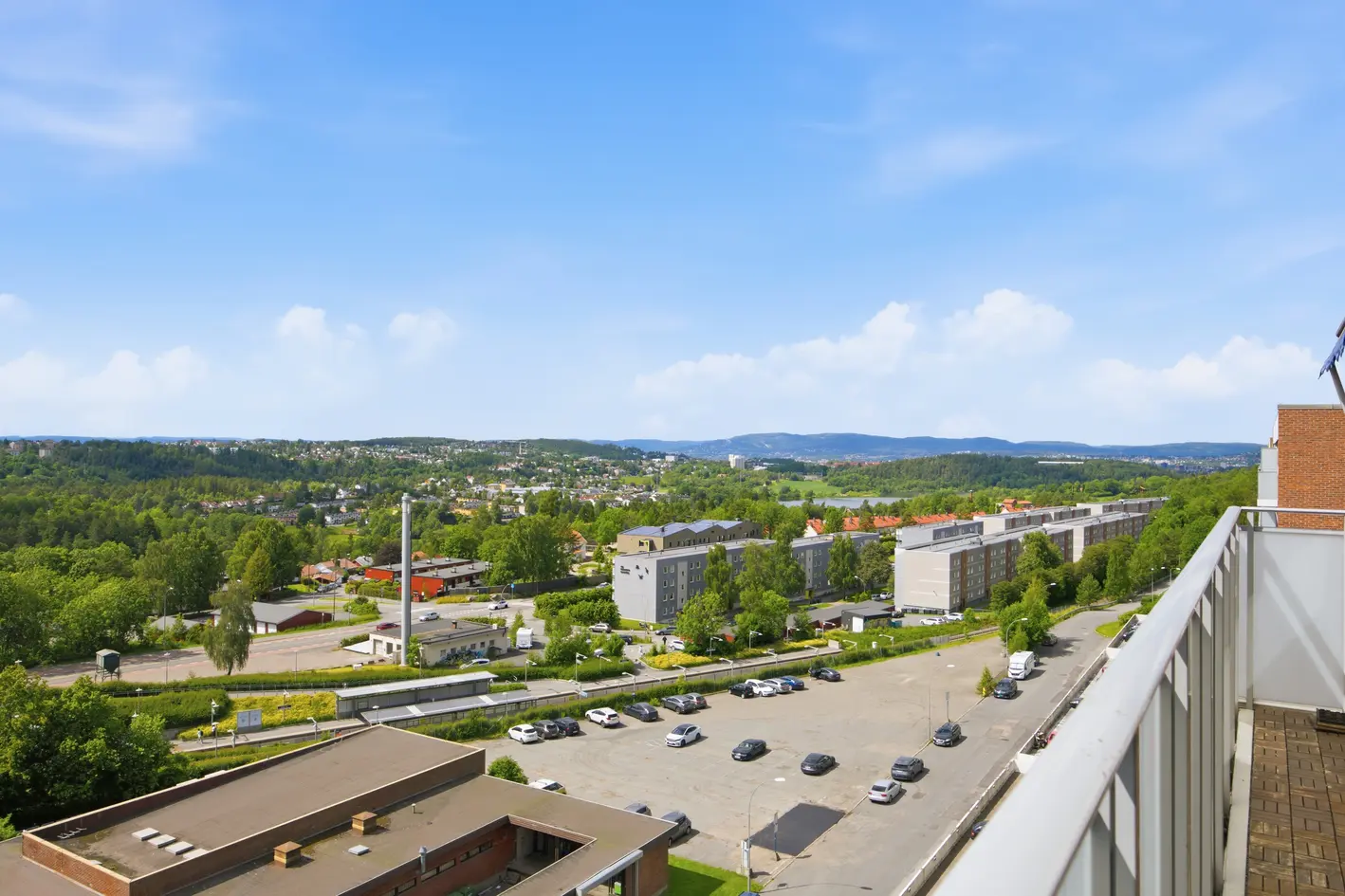 Lys 2-roms i toppetasjen | 9. etasje | Ca 10 m² balkong| Flott utsikt | Heis | Nær T-bane og Østmarka | Gode solforhold photo 2