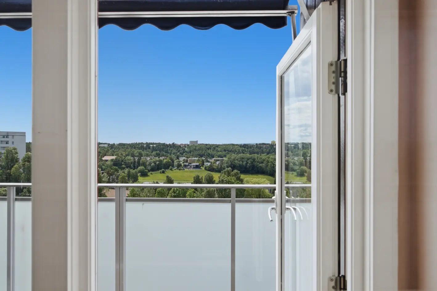 Lys 2-roms i toppetasjen | 9. etasje | Ca 10 m² balkong| Flott utsikt | Heis | Nær T-bane og Østmarka | Gode solforhold photo 5