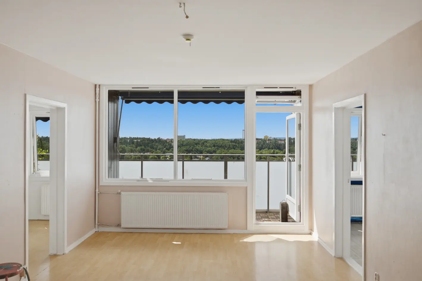 Lys 2-roms i toppetasjen | 9. etasje | Ca 10 m² balkong| Flott utsikt | Heis | Nær T-bane og Østmarka | Gode solforhold photo 3