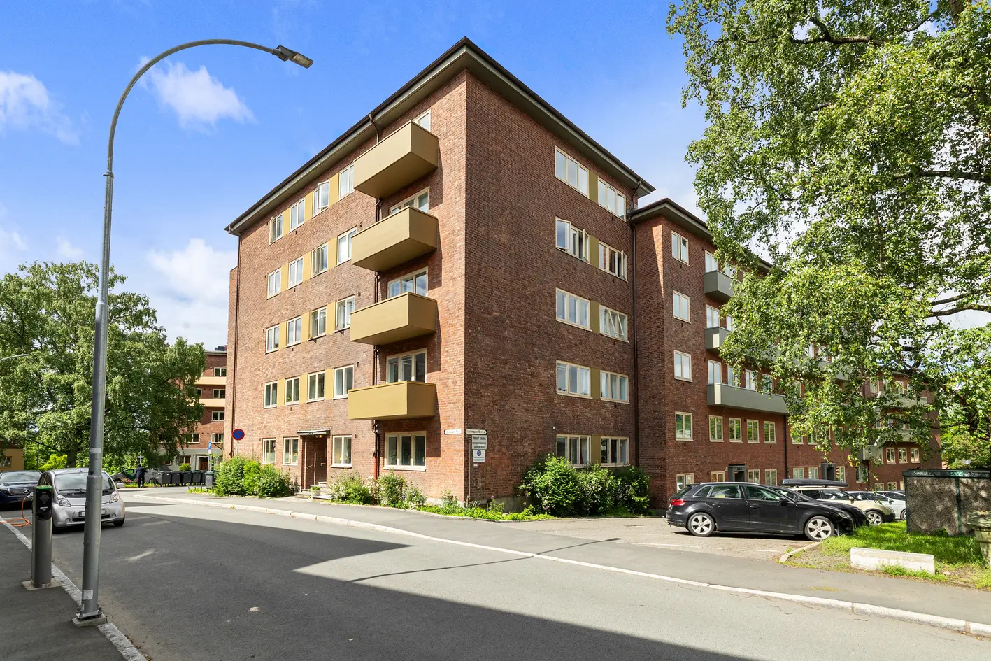 Spennende oppussingsobjekt med stort potensiale - Ettertraktet beliggenhet på Doblougløkka - Hjørneleilighet - Peis
