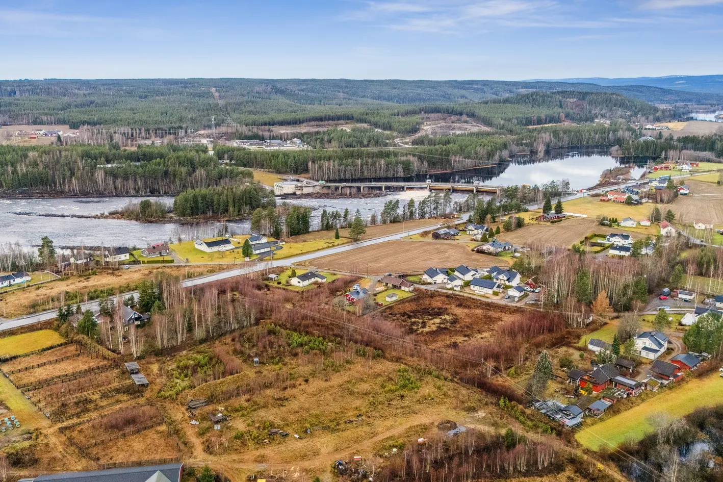 Stor og solrik tomt på ca. 12,9 daa kun ca. 7 km fra Elverum sentrum. Regulert til frittliggende småhusbebyggelse. photo 3
