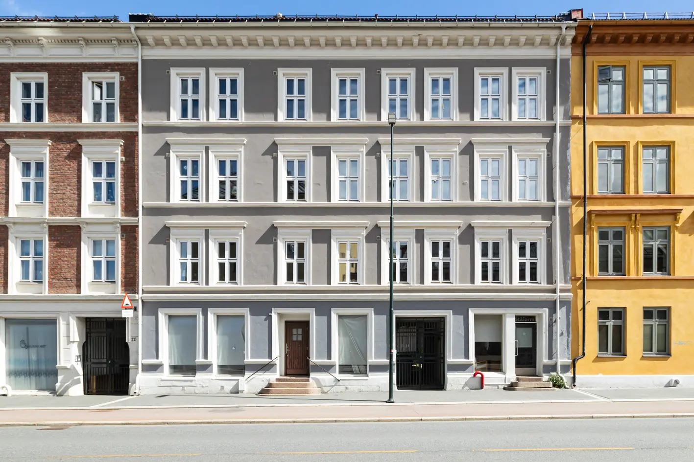 Lys og gjennomgående 3-roms | Modernisert i 2019 | Balkong mot bakgård | Varmtvann ink | Peis | Ingen dokavgift! photo 3