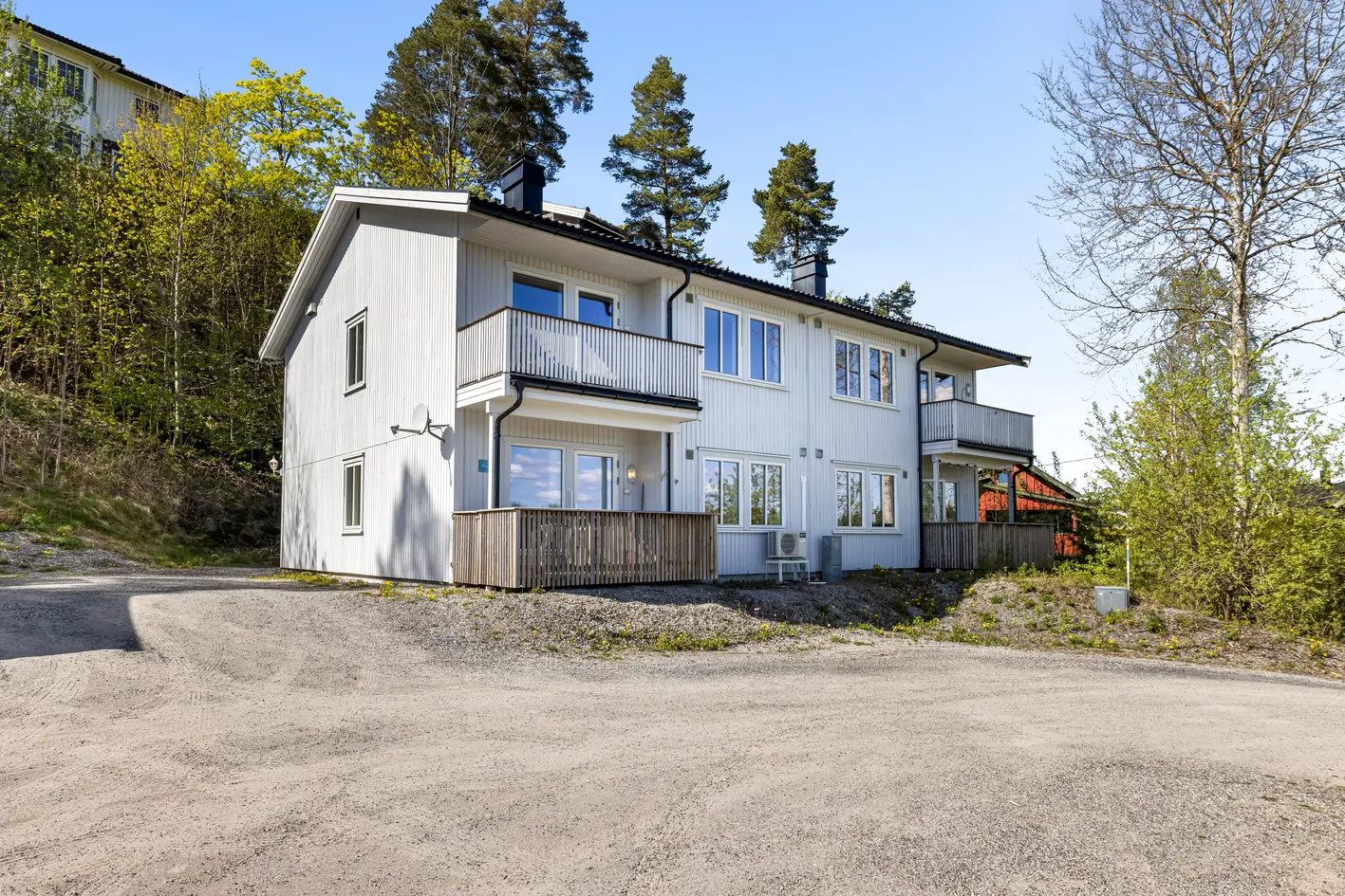 Vedlikeholdt og innbydende 3-roms selveier leilighet med god planløsning | Garasjeplass | Familievennlige omgivelser, flateby