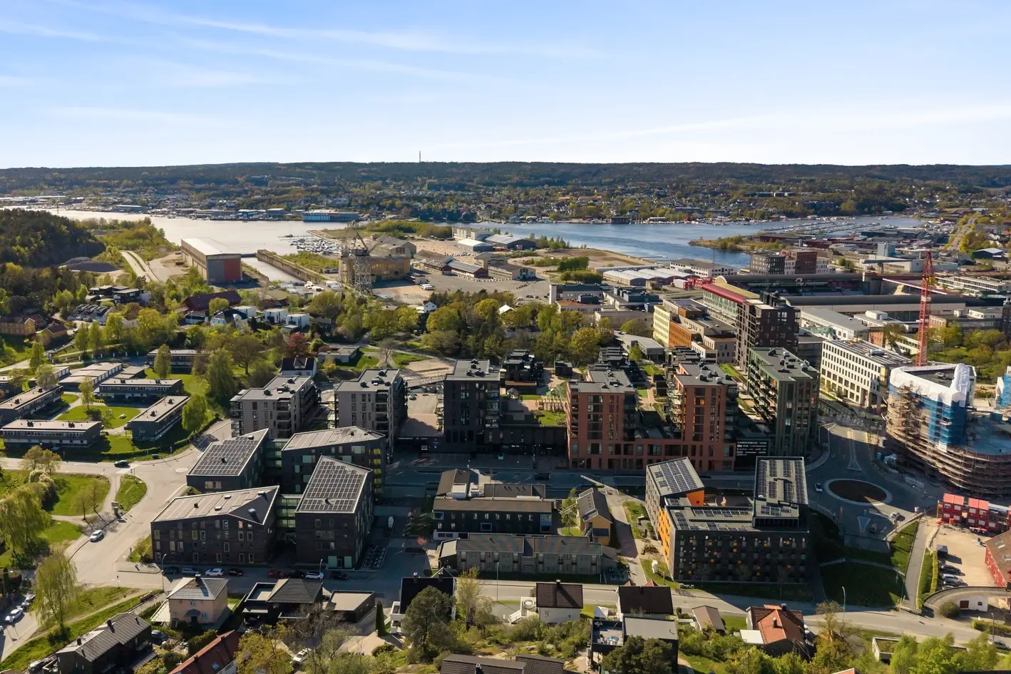 Lys og morderne hjørneleilighet med flotte tilvalg | Solrik terrasse og garasjeplass med lader. photo 3