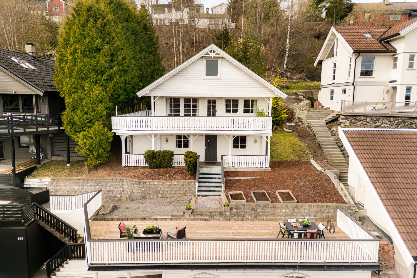 Tiltalende familiebolig i skjermet blindvei | Garasje | Flott terrasse | Etablert boligområde | Rasta skole