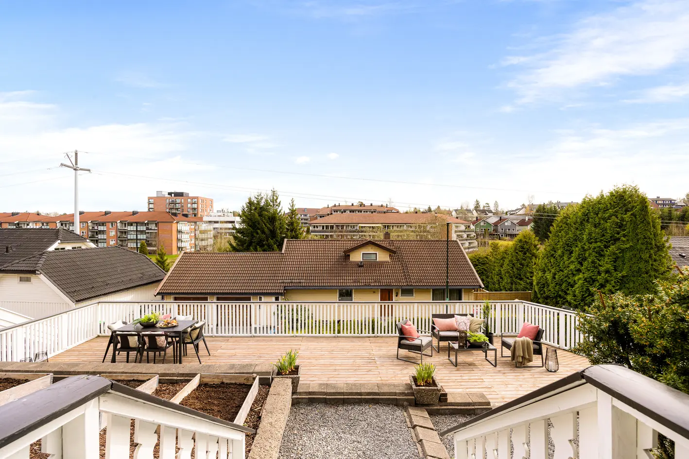 Tiltalende familiebolig i skjermet blindvei | Garasje | Flott terrasse | Etablert boligområde | Rasta skole photo 5