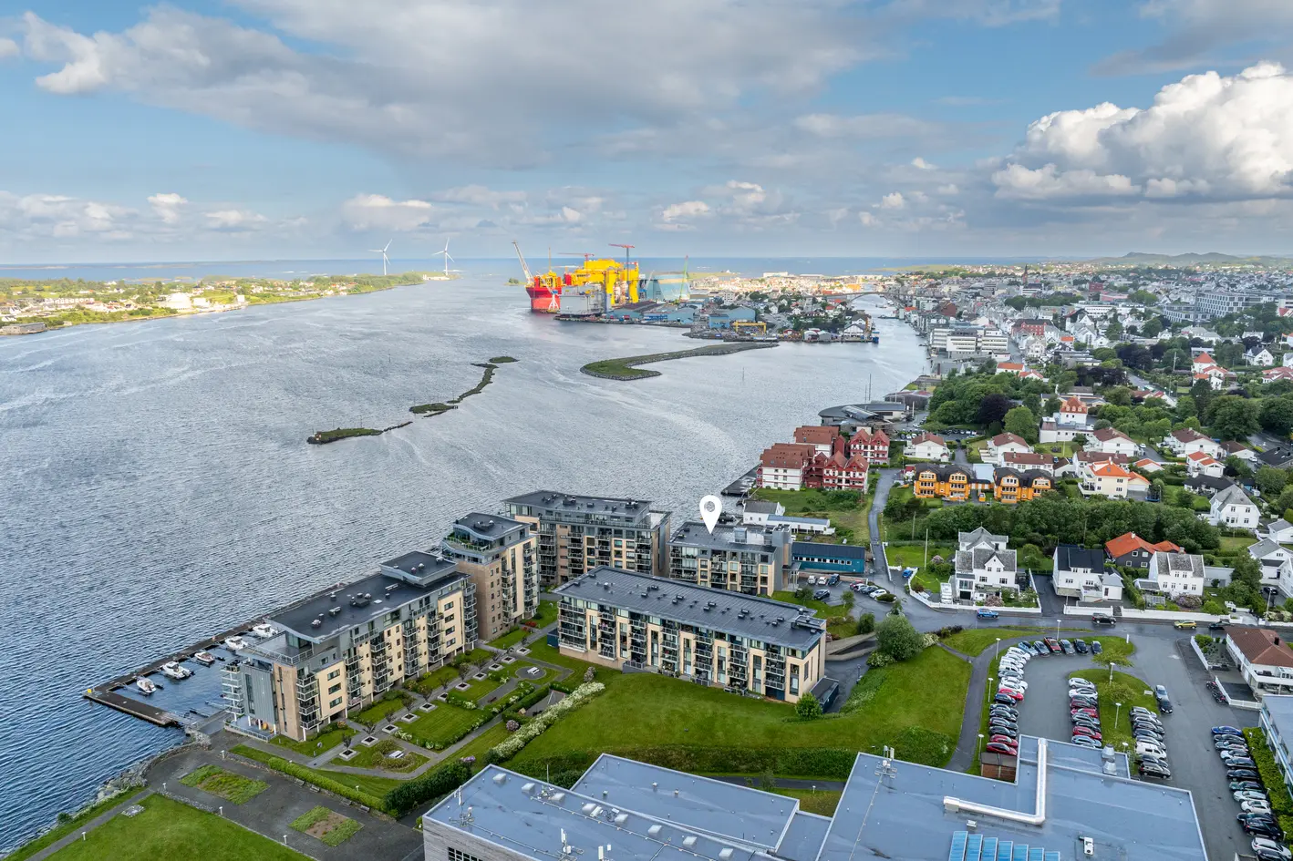 Innbydende leilighet m/innglasset balkong i attraktive Karmsund brygge - Heis - Garasjeplass  photo 2
