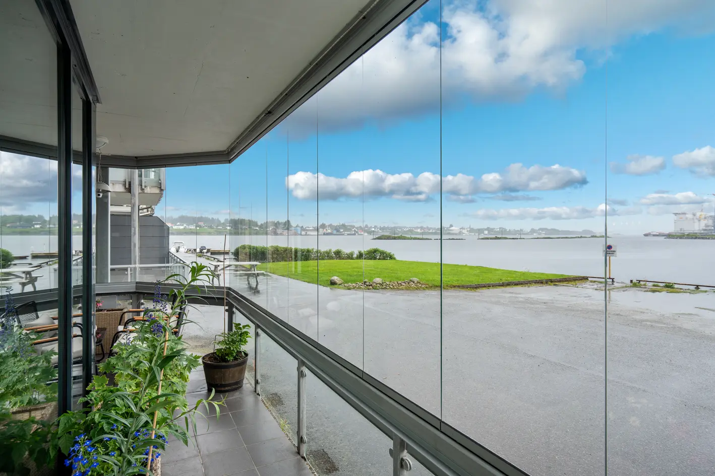 Innbydende leilighet m/innglasset balkong i attraktive Karmsund brygge - Heis - Garasjeplass 