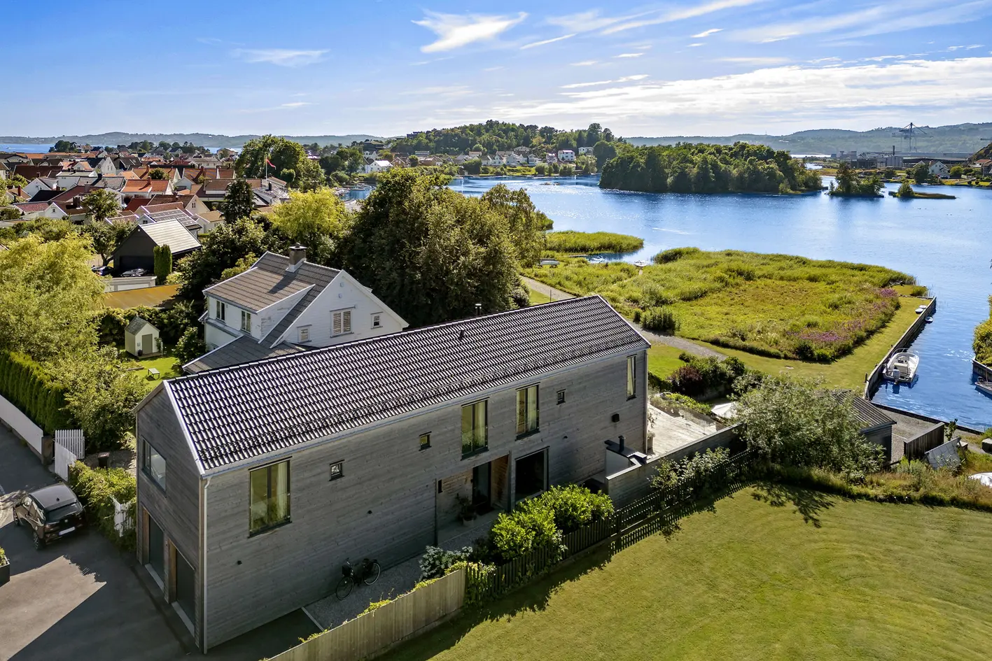 Nyere arkitekttegnet bolig. Egen båthavn & båthus. Usjenert. Integrert garasje. Solceller. Ikke boplikt photo 4