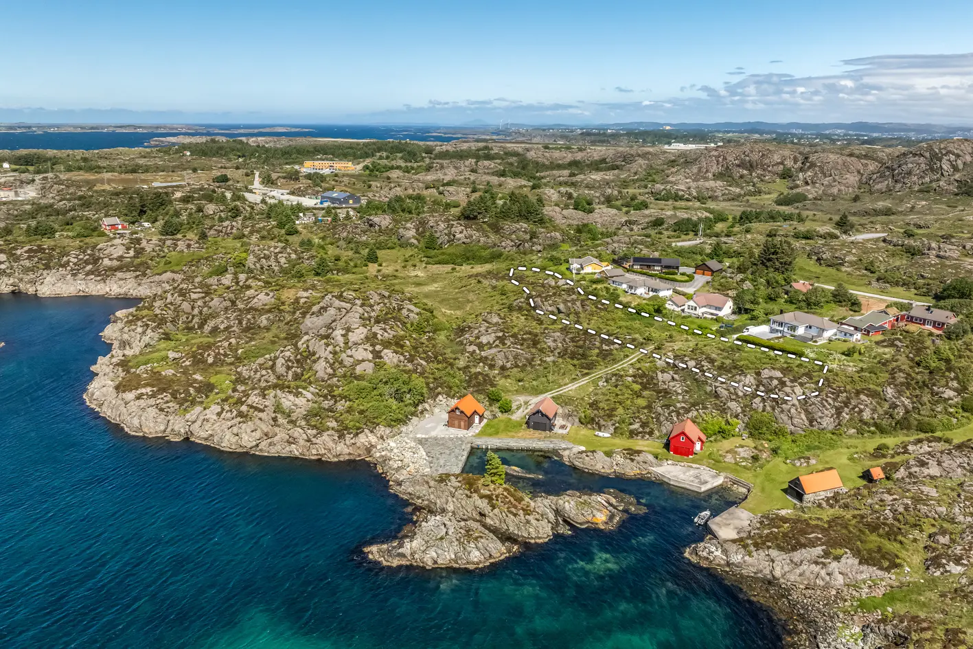 Stor eiendom med strandlinje, halvøy, molo og kai - Regulert tomteområde 6 boligtomter i nydelige omgivelser photo 2
