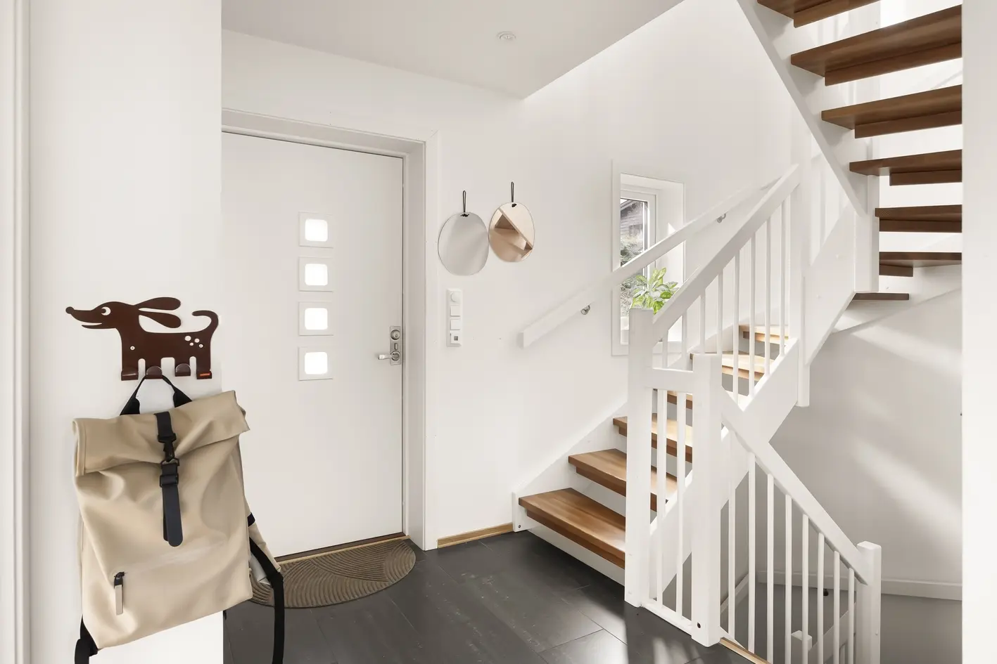 Innholdsrik og moderne halvpart av tomannsbolig | 5 sov og 3 bad | Meget solrik takterrasse med utsikt | Barnevennlig photo 5