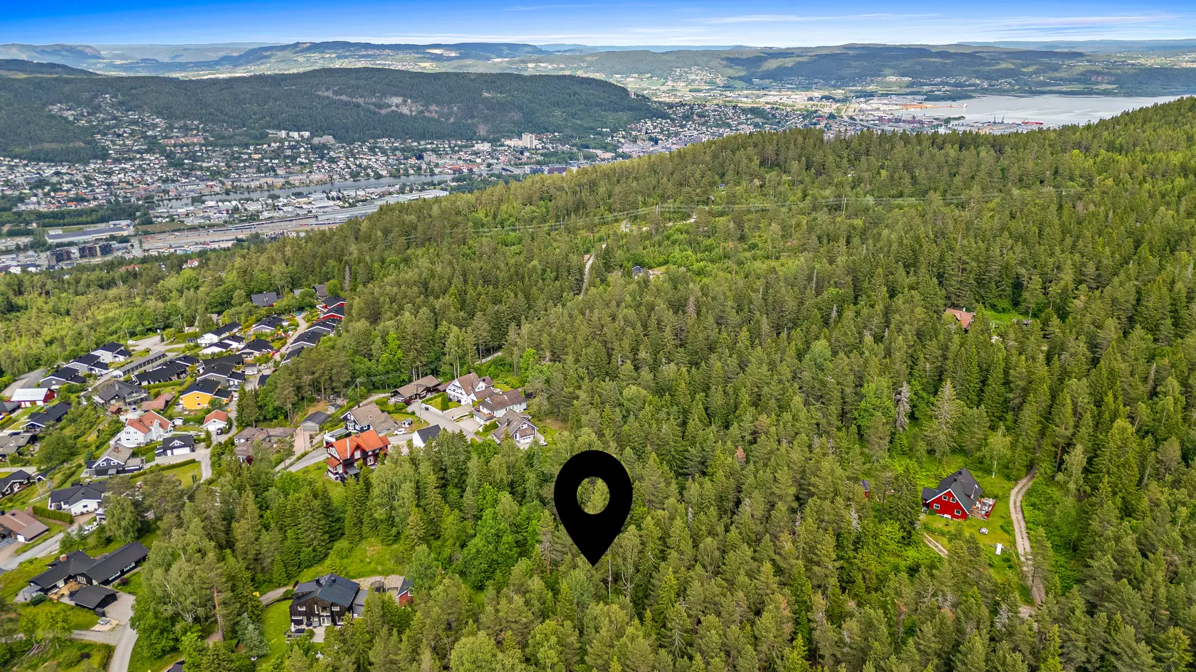 Eneboligtomt på 3,6 mål - barnevennlig - grensende mot skog! photo 2
