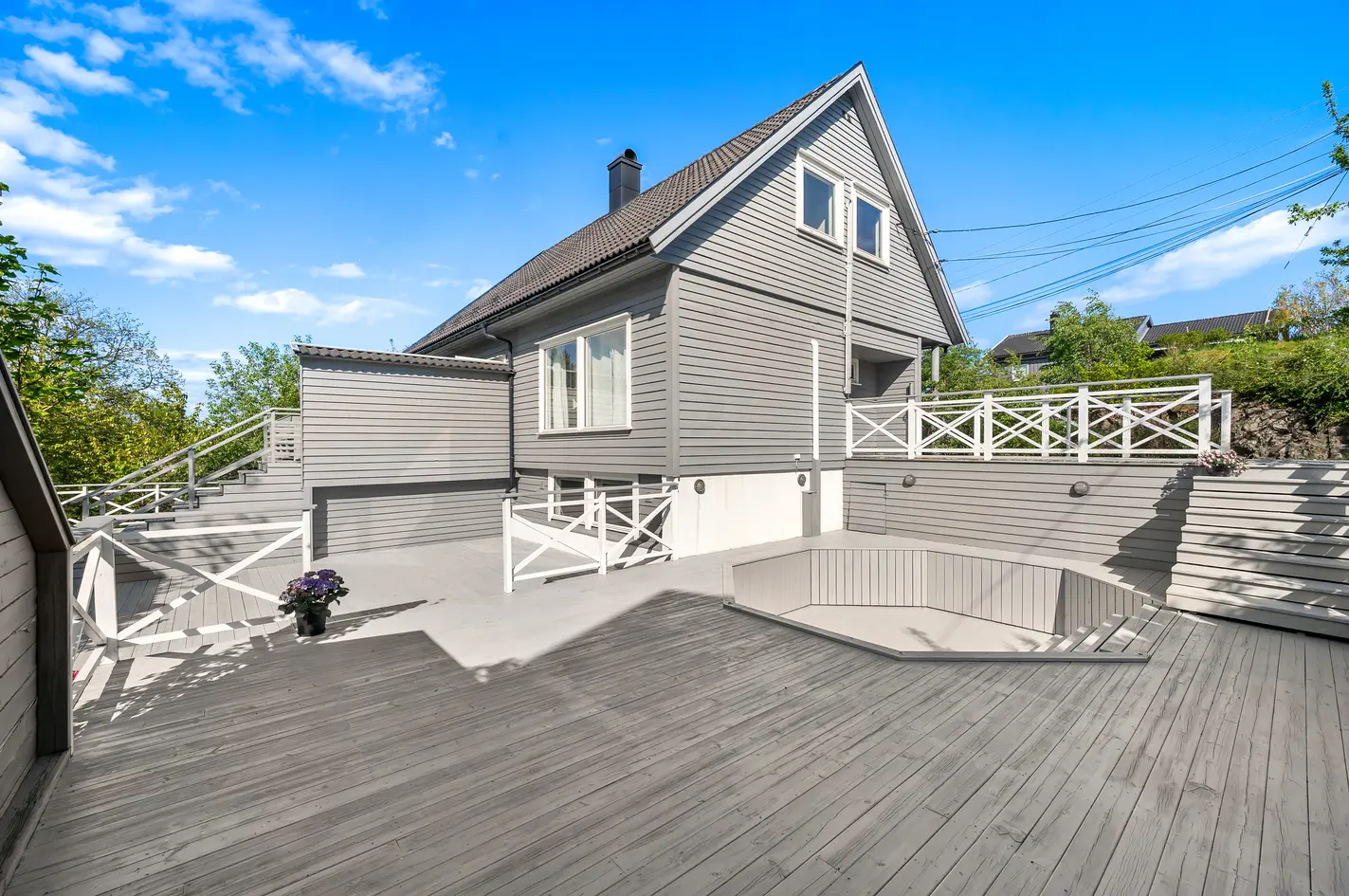 Innholdsrik familiebolig o/3 plan - Fleksibel planløsning - Solrike uteplasser - Familievennlig & etterspurt beliggenhet photo 1
