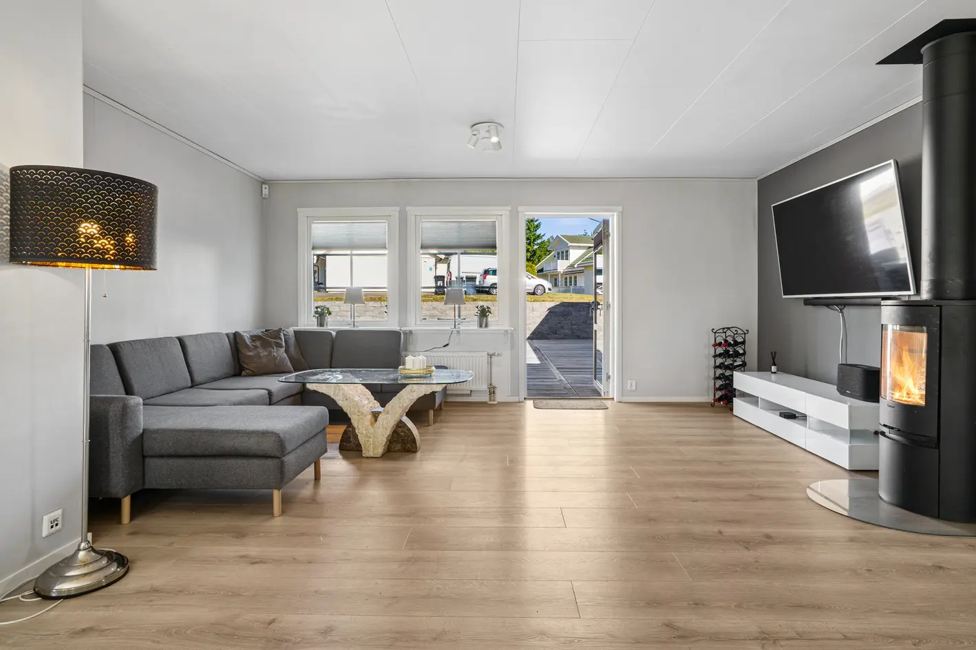Flott enebolig med alt på en flate! 2 store stuer |4 soverom |2 bad |Vannbåren varme |Vedovn |Solrik terrasse på 203 kvm photo 5