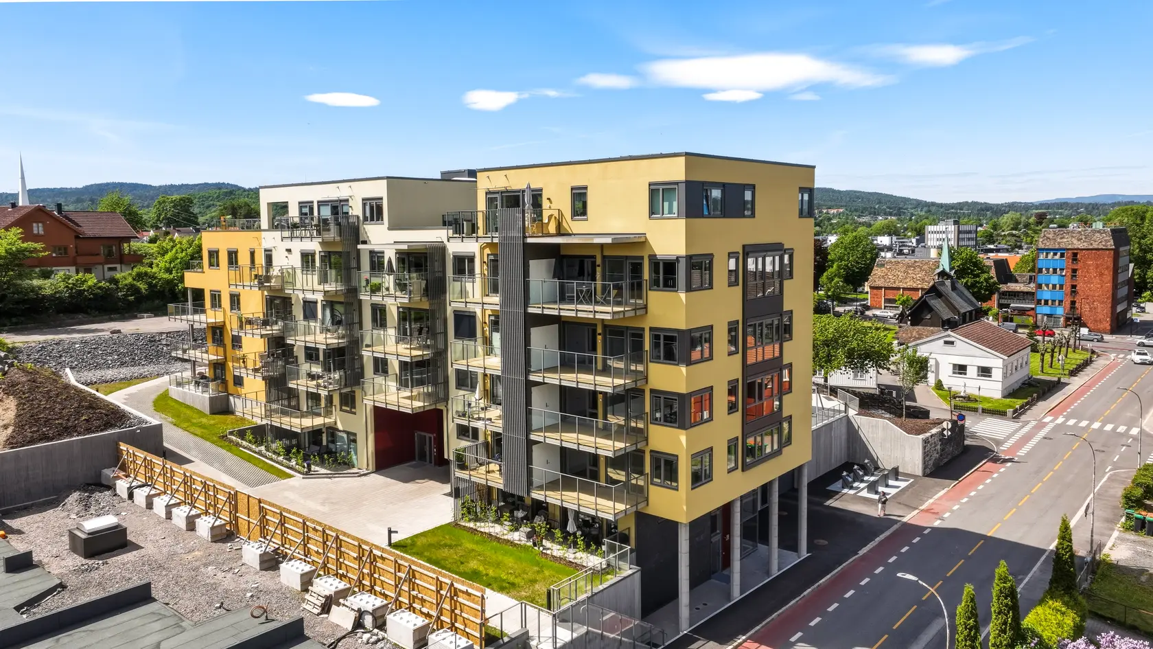 Lekker toroms i 4.etasje med flott utsikt | Delikat kjøkken og bad | Gode solforhold m/ to balkonger | Garasjeplass photo 3