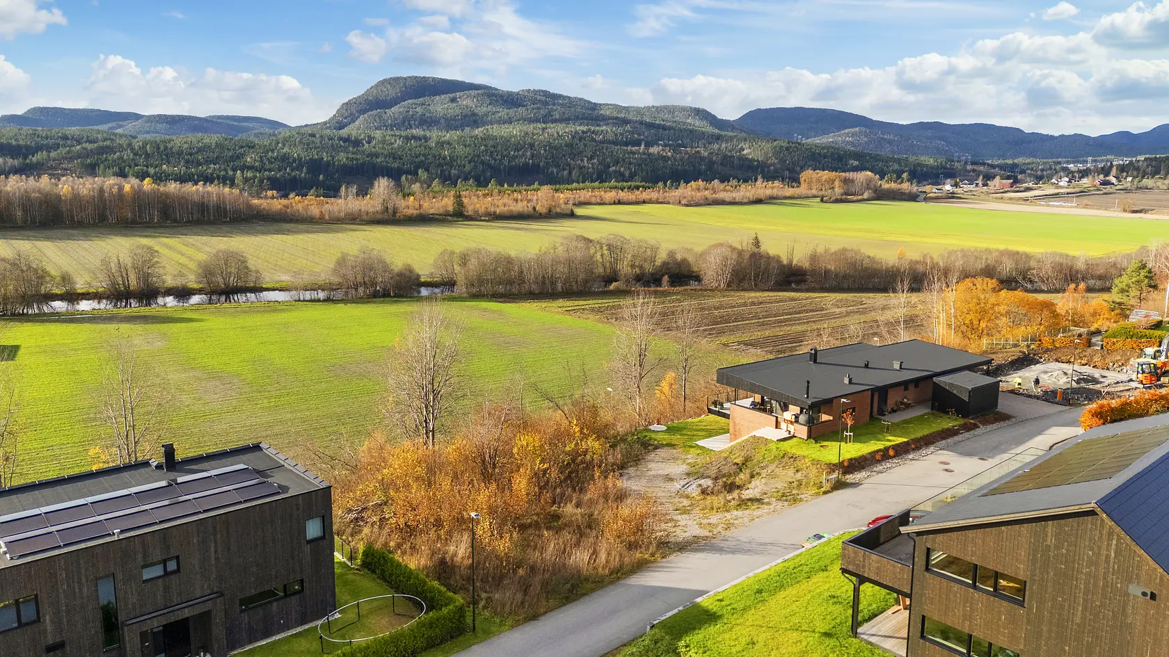 Flott tomt i første rekke og på "pynten" med meget gode sol- og utsiktsforhold | Barnevennlig og sentrumsnær beliggenhet photo 3