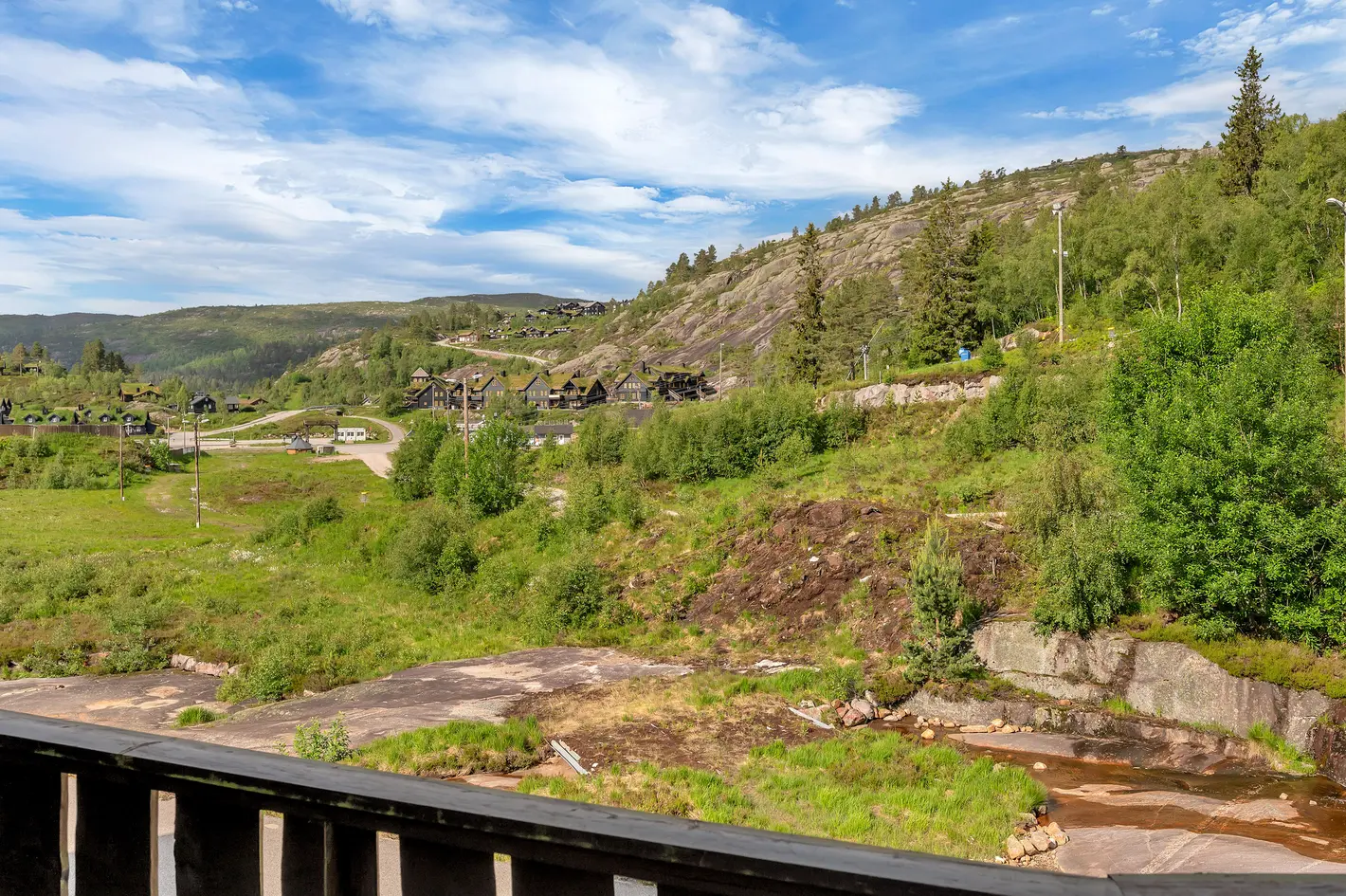 Bortelid- Innbydende leilighet med rå beliggenhet få meter fra alpinanlegget og skiløypen - Carport og utendørs boblebad photo 4