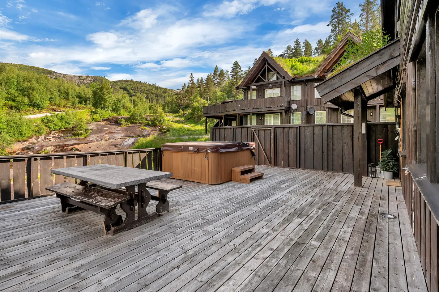 Bortelid- Innbydende leilighet med rå beliggenhet få meter fra alpinanlegget og skiløypen - Carport og utendørs boblebad photo 3