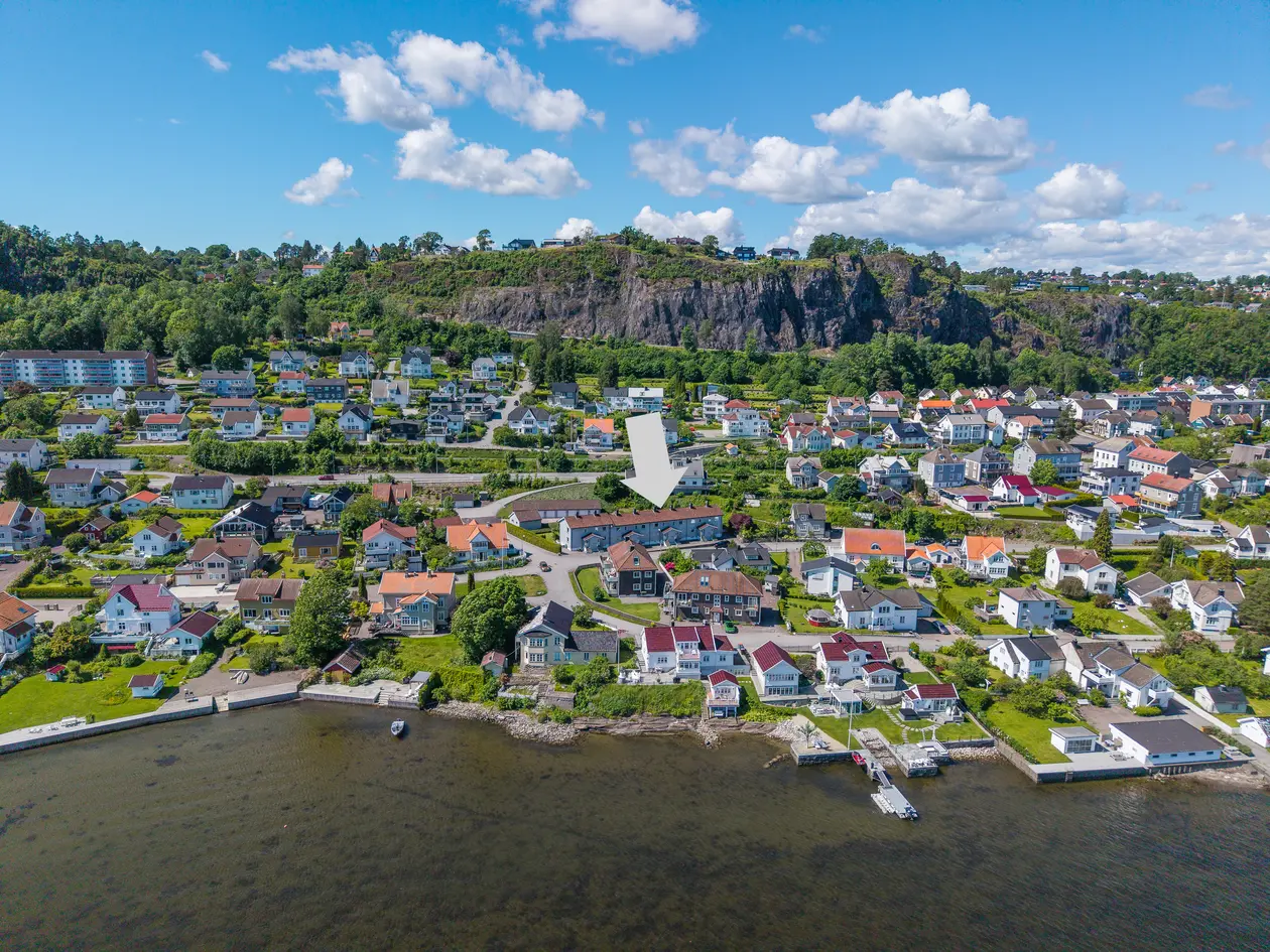 Rekkehusleilighet over 3 plan | Garasje | Solrik hage og ny terrasse | Balkong | Sentralt i Holmestrand nær sjøen photo 3